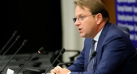 Еврокомисарят по разширяването Вархеи отново идва у нас
