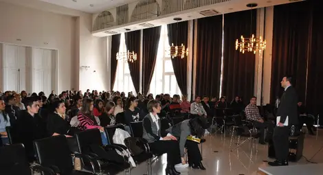 Карапчански запозна 100 студенти с водещите проекти на Русе /галерия/