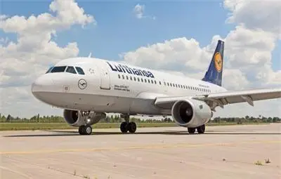 Самолет на Луфтханза кацна аварийно в Екатеринбург, пътник получи сърдечен пристъп