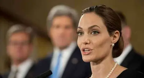 Джоли обедини световните сили за борба с изнасилванията Джоли обедини световните сили за борба с изнасилванията