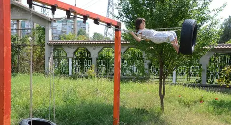 Девет блока се обединиха в подписка за детска площадка