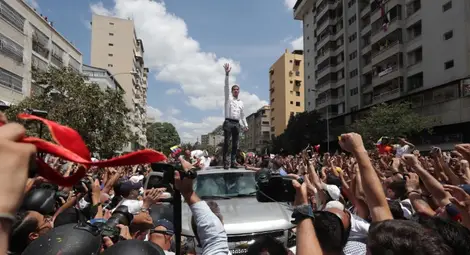 Сблъсъци между полиция и протестиращи във Венецуела, страната отново без ток