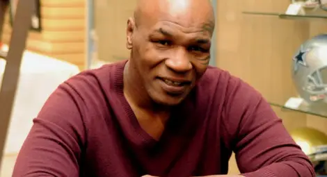 Боксова легенда нае цял хотел в София за бежанците