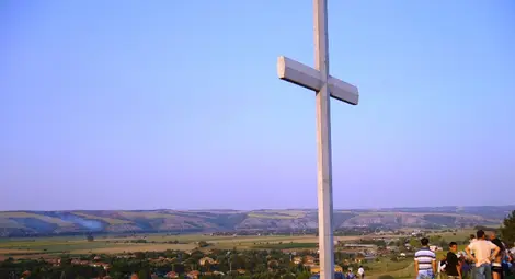 Есенно почистване запали Бог баир