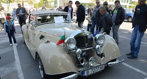 82 излъскани от следите на времето ветерани на колела дефилираха в Русе