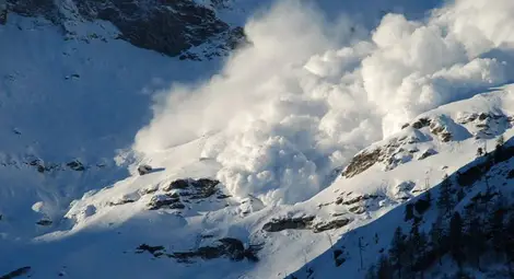 Лавина затрупа мъж край Седемте рилски езера Лавина затрупа мъж край Седемте рилски езера