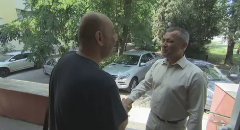 Мъж върна голяма сума намерени пари, а собственикът им ги дари