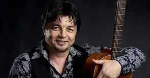 Куп звезди пеят в подкрепа на 19-годишния Пешо