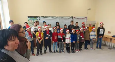 Дядо Коледа дойде от Германия в Караманово  по поръка на българка с корени в селото