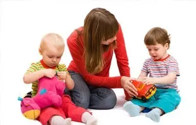 Нигерийци наемат българки за детегледачки, правят ги бели робини в Лондон Нигерийци наемат българки за детегледачки, правят ги бели робини в Лондон