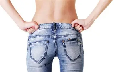 Религиозен лидер: Жените с дънки са виновни за труса в Непал и за инфлацията