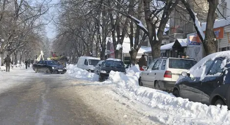 Общинските паркинги стават безплатни при тежка зима