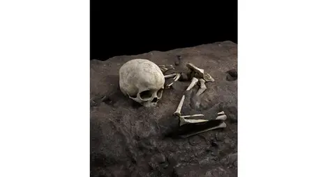 Погребение отпреди 78 000 години в Африка разкрива тайните си