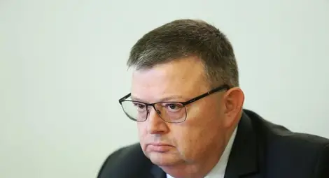 Цацаров съди Кирил Петков за 15 000 лв.