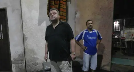 Иван Кюркчиев  оглежда пораженията. Снимка: Нели ПИГУЛЕВА 