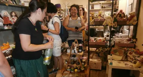 Пъстър базар на ръчно изработени уникати кани русенци на &bdquo;Понтона&ldquo;