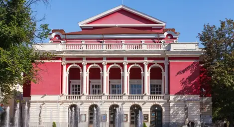 Италиански режисьор поставя юбилейна „Травиата“ 70 години след началото Италиански режисьор поставя юбилейна „Травиата“ 70 години след началото