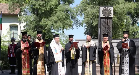 Русе отбеляза с военни почести и духов оркестър Деня на Ботев и на загиналите за свободата и независимостта на България /галерия/