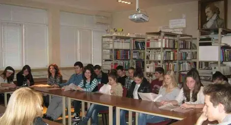 Ученици влязоха  в час с данъчните