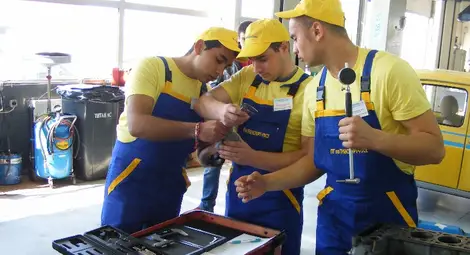 Гимназията по транспорт изпраща учениците си на практики в Европа