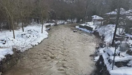 С близо метър се е покачило нивото на река Русенски Лом за 24 часа край село Красен, Мали Лом край Нисово е на около 10 см. от точката на преливане С близо метър се е покачило нивото на река Русенски Лом за 24 часа край село Красен, Мали Лом край Нисово е на около 10 см. от точката на преливане