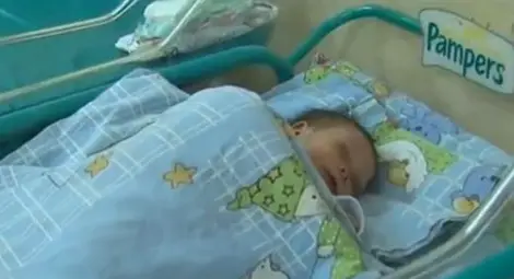 Издирват майка, изоставила 2-месечното си бебе в Кирково