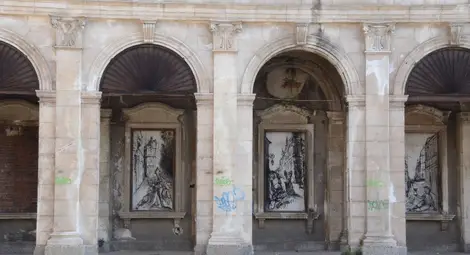 Рисунки на благородния стар Русе посрещат на автогарата