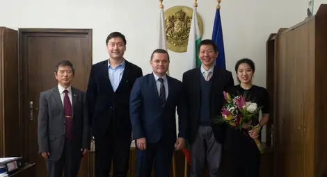 Милков поиска от китайското посолство драконова лодка за реклама на Световното първенство в Русе