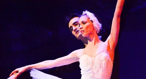 Балетист от Софийската опера танцува в &bdquo;Лебедово езеро&ldquo;