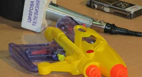 Русенци ще обстрелват Енергото с водни пистолети Русенци ще обстрелват Енергото с водни пистолети