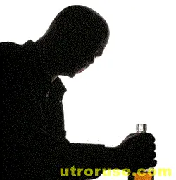 Пиян съпруг разреши семеен спор с вилица в главата на жена си