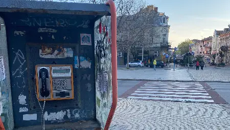 Съветник от ВМРО пита кмета: Чия собственост са уличните телефони в Русе? 