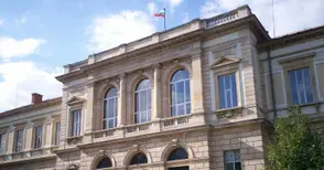 Настоятелството към училище „Христо Ботев“: Недопустимо е да се упражнява постоянен тормоз към учители и да се навлиза в личното им пространство