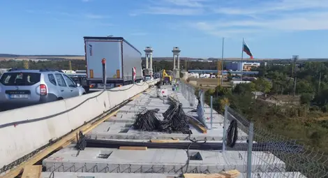 20 нови панела са поставени на Дунав мост досега