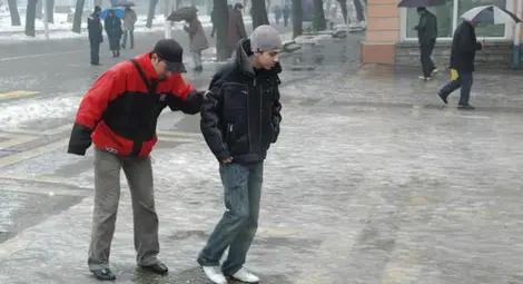 Жълт код в 6 области заради поледици