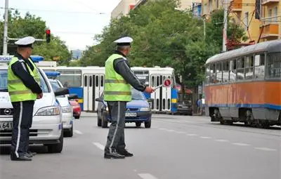 Колите на КАТ с терминал, ще се плаща на полицаите с карта
