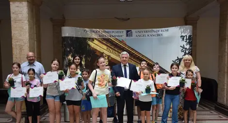 15 деца получиха сертификати за участие в Лятната академия за деца по ботаника в Русенския университет