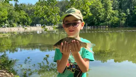 13-годишен рибар спечели турнира &bdquo;Мама, татко и аз&ldquo; с 3,300-килограмов амур на езерото с лилиите в Николово