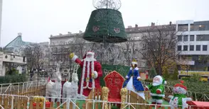 Градската елха грейва в светлини в петък
