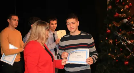 11-окласникът Петър Няголов с първата премия на Математическата от 2000 лева