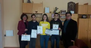 Ученици от „Възраждане“ с награди от състезание за мобилно приложение