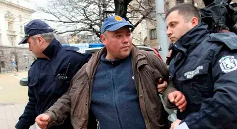 Задържаха въоръжен и пиян мъж пред президентството