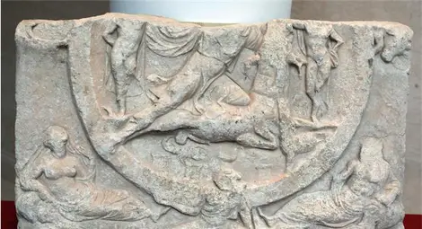 Извадиха плоча на бог Митра за 1 млн. евро от калта в Герман