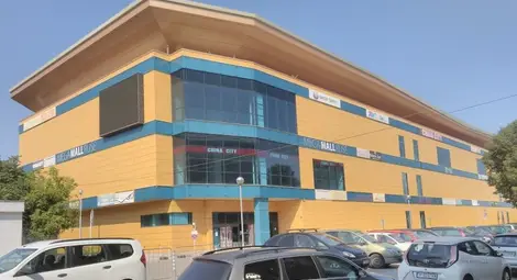 Неизвестна столична фирма купи фалиралия Мега мол