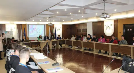 Младежки форум за силата на демократичните ценности  се проведе в Русе