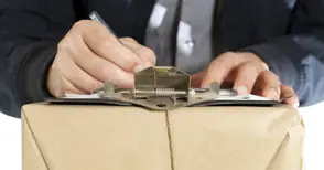 Такса за колети от чужбина хвърля в недоумение изпращачи и получатели