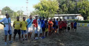 Отборът на „Бъзън“ с  титлата по плажен футбол