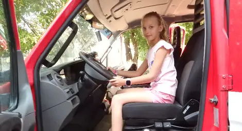 Пожарникари гостуваха на ученици в Ценово /галерия/