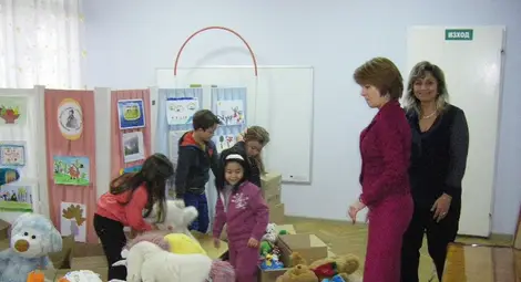 Децата от &bdquo;Червената шапчица&ldquo; пращат дар за децата на бежанците