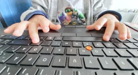 Осигуряват с проект онлайн обучение на деца от домове